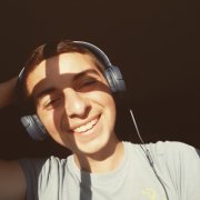 portrait de Nicolasrnd19 Homme de 20 ans
