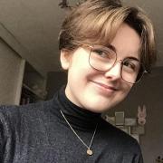 portrait de mie-de-pain Femme de 24 ans