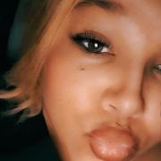 portrait de DEE24K Femme de 33 ans