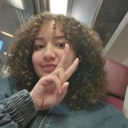 portrait de Naelle_ Femme de 21 ans
