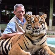 portrait de delos Homme trans de 57 ans