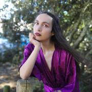 portrait de • Charly • Non binaire de 27 ans