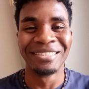 portrait de grossmile Homme de 30 ans