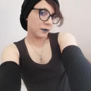 portrait de Tomato-Girl Non binaire trans de 37 ans