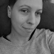 portrait de Anne13200 Femme de 35 ans