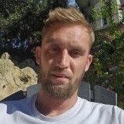 portrait de Emilien83 Homme de 33 ans