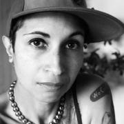 portrait de K@#Ø%! Femme de 40 ans