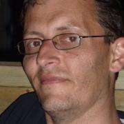 portrait de memesi Homme de 56 ans