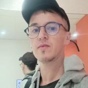 portrait de pooo Non binaire trans de 44 ans